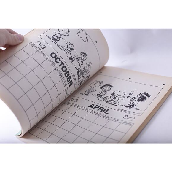 Uncolored Snoopy and Friends, Deluxe Color/Activity Book, 1988 Golden, - Picture 6 of 7